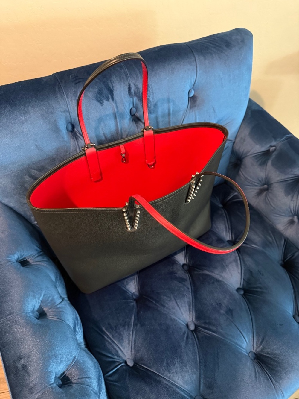 Authentic Christian Louboutin Cabata Soft Large Tote i